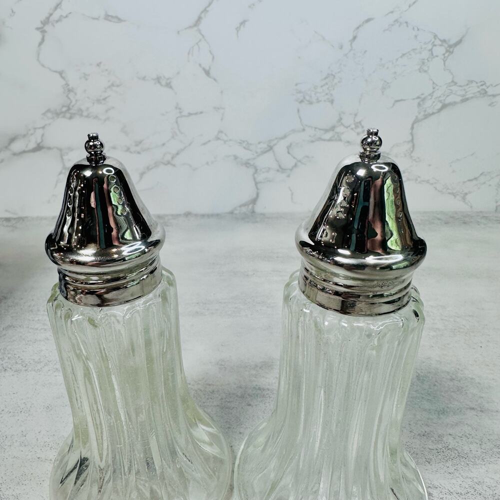 Vintage, WM. Rodgers & Son, Silverplated and Glass Salt and Pepper Set Kitchen - Picture 6 of 7